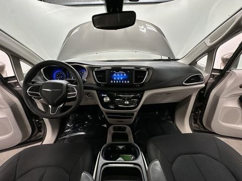 Used 2018 Chrysler Pacifica Touring Plus w/ Tire & Wheel Group image 20