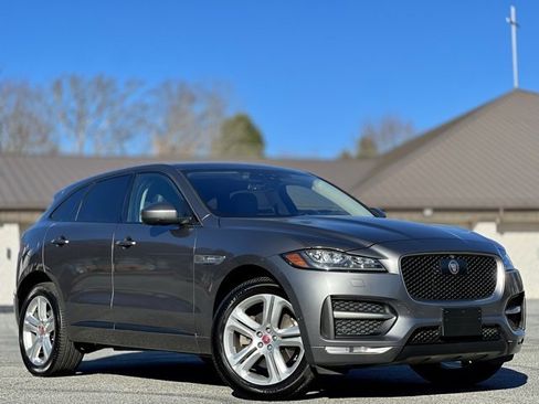 Used 2017 Jaguar F-PACE R-Sport image 3