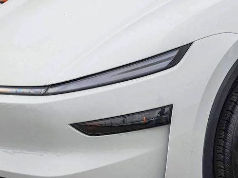 Used 2026 Tesla Model Y 2WD image 8