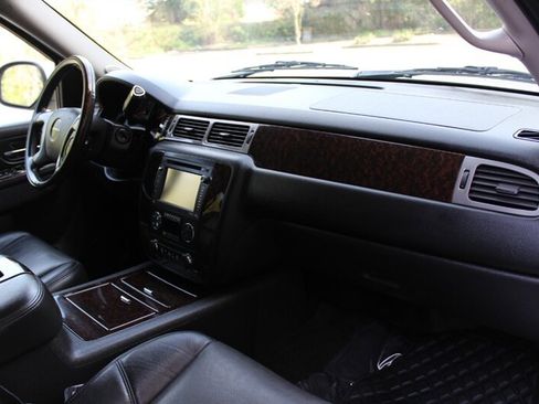 Used 2014 GMC Yukon XL Denali AWD/4WD image 19