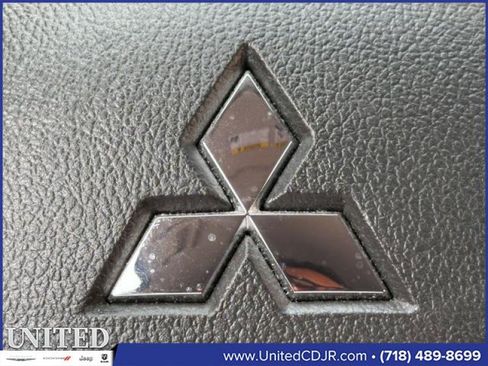 Used 2020 Mitsubishi Outlander SE image 25