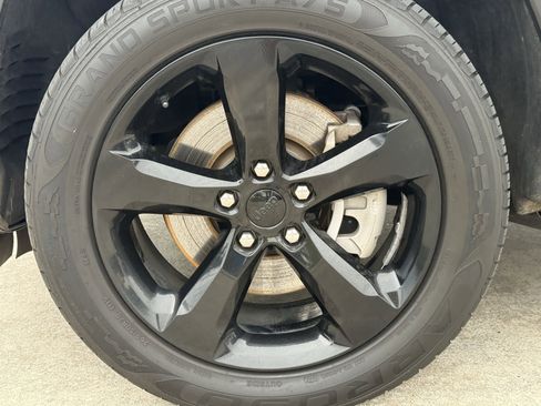 Used 2023 Jeep Grand Cherokee L Laredo image 12