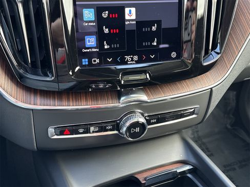 Used 2023 Volvo XC60 T8 Ultimate w/ Climate Package image 23