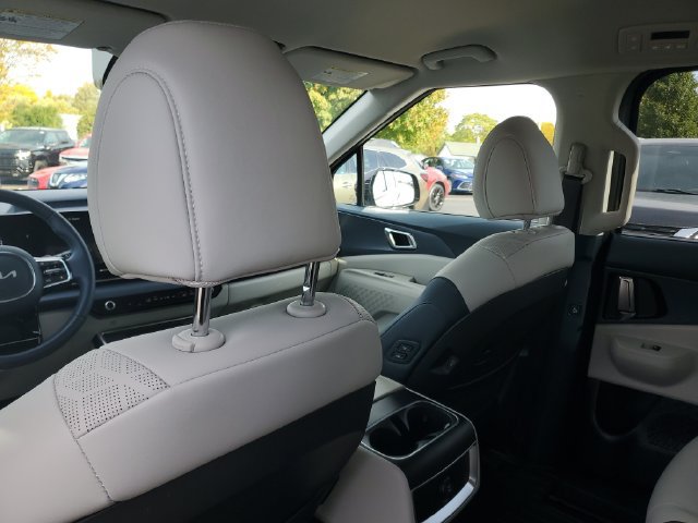 Certified 2026 Kia Carnival EX FWD image 11