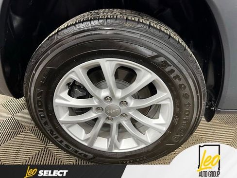 Used 2022 Jeep Cherokee Latitude Lux w/ Sun & Sound Group AWD/4WD image 26