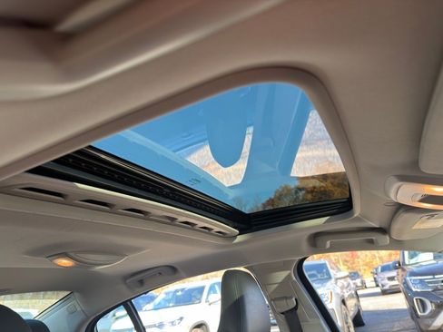 Used 2017 Volvo S60 T5 Inscription image 33