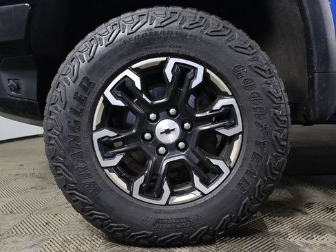 Used 2023 Chevrolet Silverado 1500 ZR2 AWD/4WD image 18