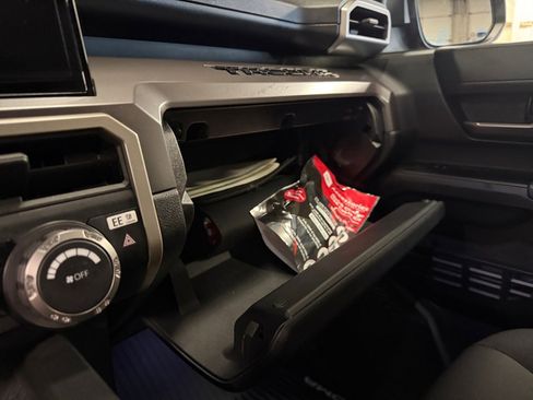 Used 2025 Toyota Tacoma TRD Off-Road image 38