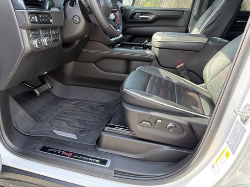 Used 2025 GMC Yukon XL AT4 Ultimate image 9