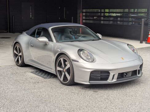 Certified 2025 Porsche 911 Carrera RWD image 8