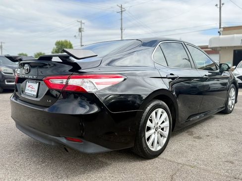 Used 2018 Toyota Camry LE w/ Convenience Package FWD image 4