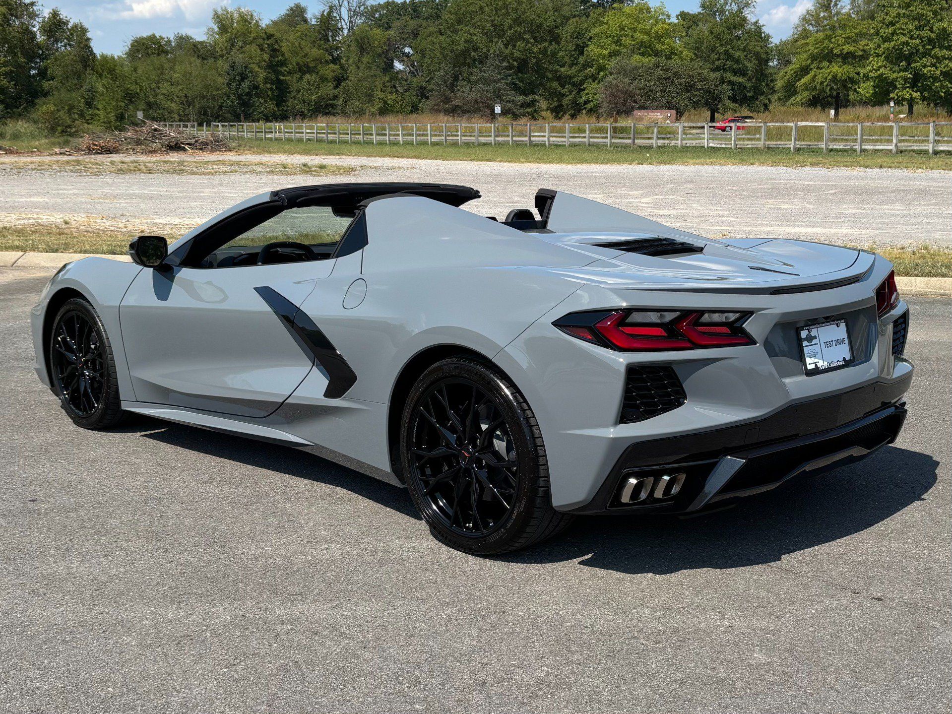 Used 2025 Chevrolet Corvette Stingray Preferred Conv w/ 2LT RWD image 4