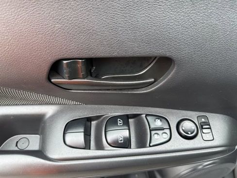 Used 2019 Nissan Kicks S FWD image 20