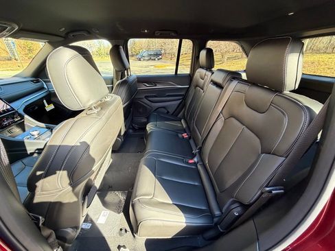 New 2025 Jeep Grand Cherokee Limited w/ Black Appearance Package image 12