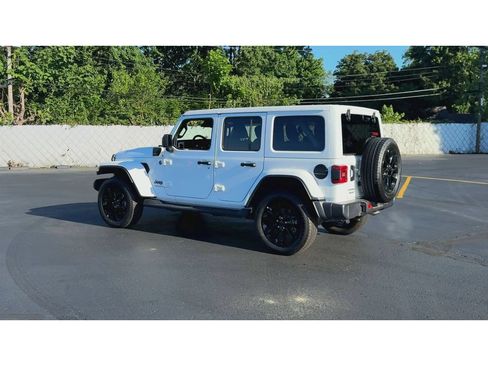 Used 2025 Jeep Wrangler Unlimited Sahara AWD/4WD image 6