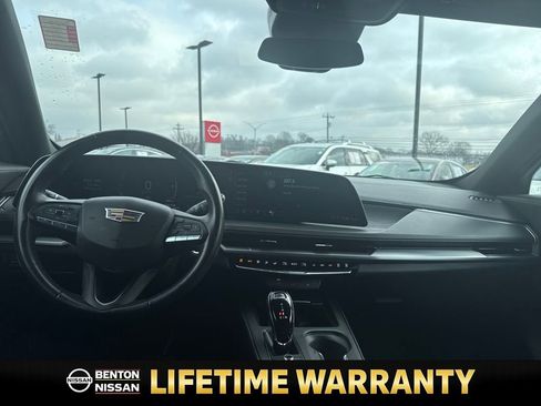 Used 2024 Cadillac XT4 Premium Luxury image 13