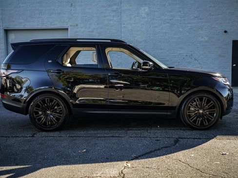 Used 2019 Land Rover Discovery HSE image 15