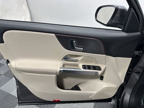 Used 2023 Mercedes-Benz EQB 300 4MATIC image 15