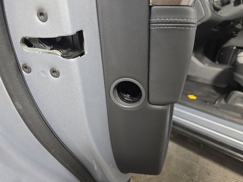 Used 2024 Rivian R1S Adventure AWD/4WD image 32