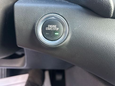 Used 2024 GMC Terrain SLE w/ Driver Convenience Package AWD/4WD image 17