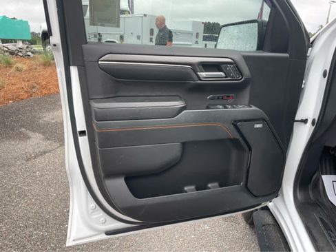 Used 2023 GMC Sierra 1500 AT4 w/ AT4 Premium Package AWD/4WD image 10
