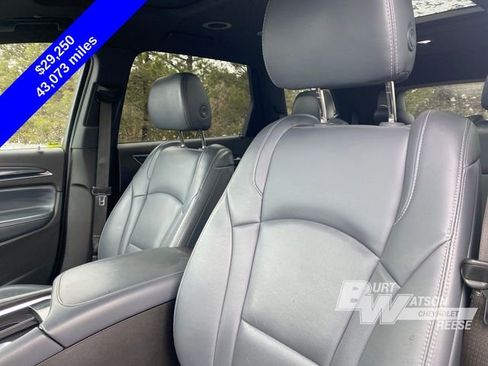 Used 2022 Buick Enclave Essence w/ Experience Buick Package image 8