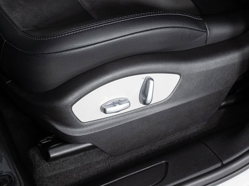 Used 2018 Porsche Macan image 16