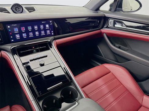 Used 2024 Porsche Panamera 4 image 26