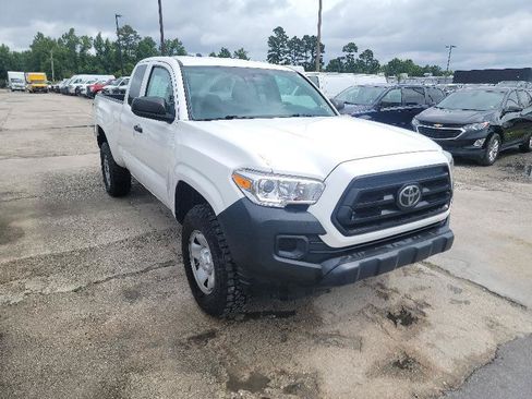 Used 2022 Toyota Tacoma SR RWD image 2