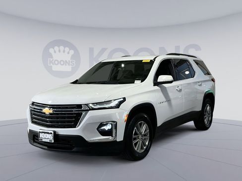 Used 2023 Chevrolet Traverse LT w/ Rear Camera Mirror Package AWD/4WD image 1