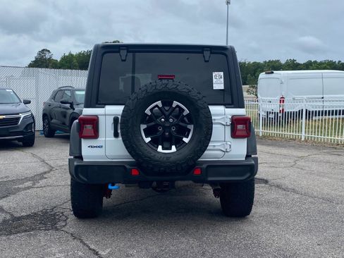 Used 2024 Jeep Wrangler Unlimited Rubicon 4xe w/ Technology Group AWD/4WD image 4