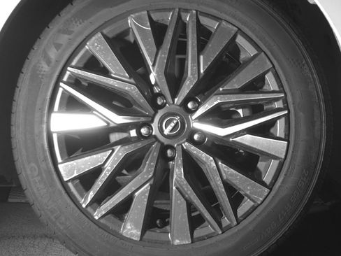 Used 2025 Nissan Altima 2.5 SV FWD image 13