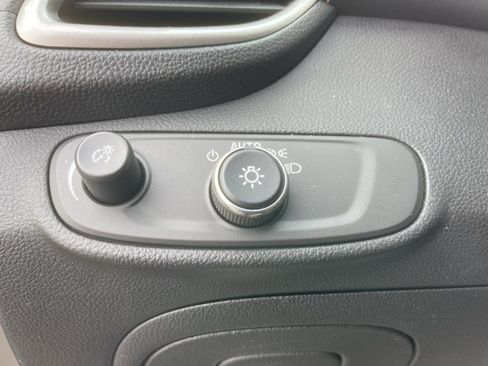 Used 2022 Chevrolet Trax LT w/ Sport Edition image 12