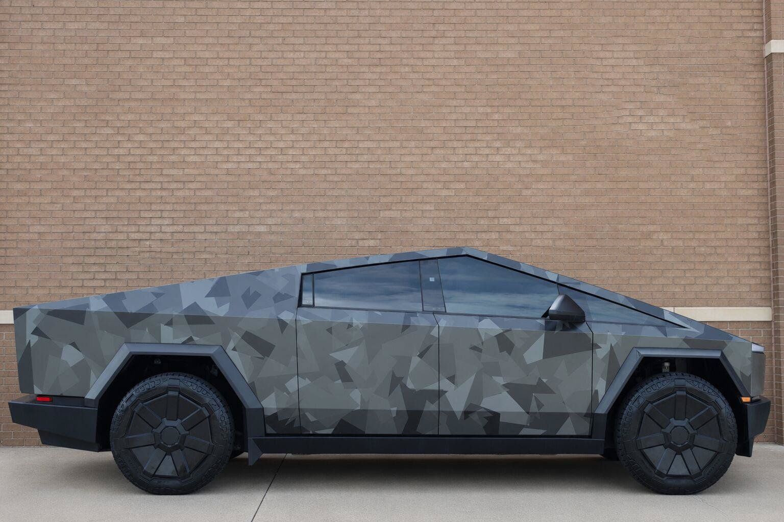 Used 2024 Tesla Cybertruck AWD Crew Cab image 3