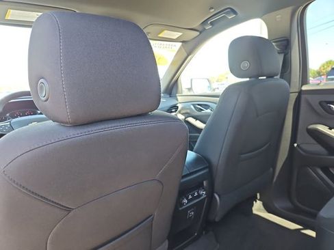 Used 2023 Chevrolet Traverse LT FWD image 12