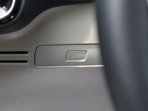 Certified 2023 Volvo XC40 B5 Plus w/ Climate Package AWD/4WD image 20
