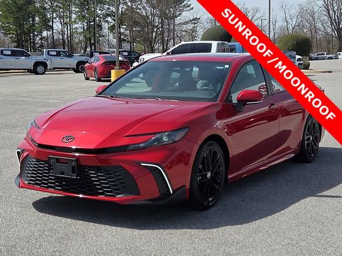 Used 2025 Toyota Camry SE w/ Convenience Package FWD image 2
