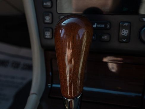 Used 1999 Cadillac Seville SLS w/ Personalization Pkg image 26