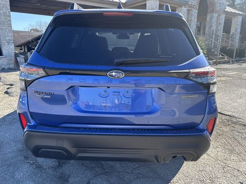 New 2025 Subaru Forester Premium image 4