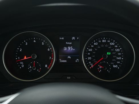 Used 2020 Volkswagen Tiguan SE image 25