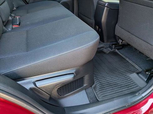 Used 2018 Toyota RAV4 LE image 17