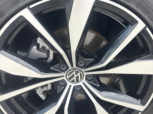 Used 2024 Volkswagen Atlas SEL Premium R-Line AWD/4WD image 8