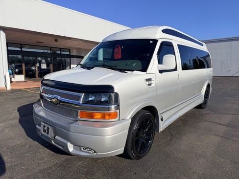 Used 2019 Chevrolet Express 2500 Extended w/ Enhanced Convenience Package RWD image 22