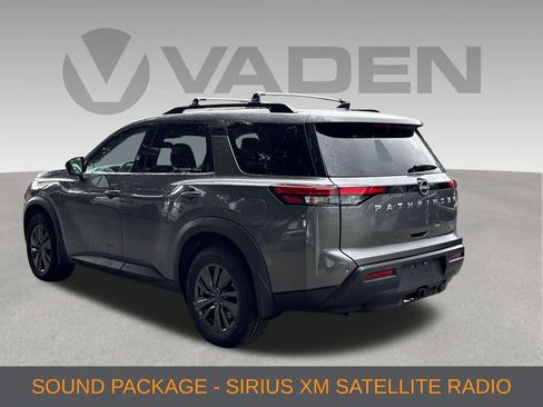 Used 2022 Nissan Pathfinder SV w/ SV Premium Package FWD image 10