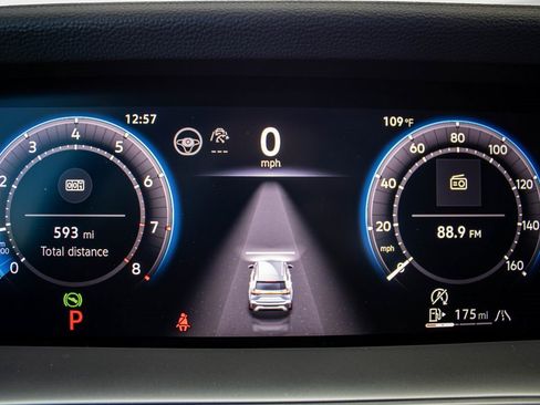 Certified 2025 Volkswagen Tiguan SE image 3