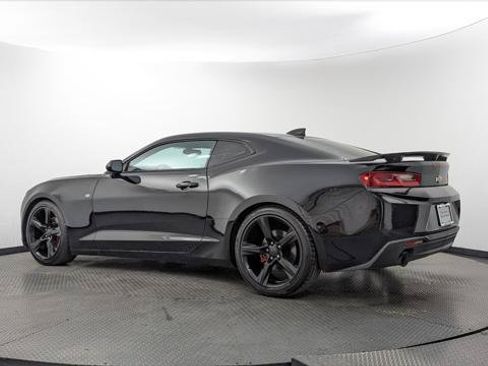 Used 2018 Chevrolet Camaro LT RWD image 6