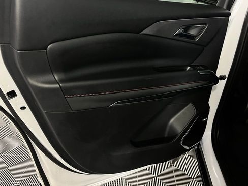 Used 2024 Chevrolet Traverse RS image 31