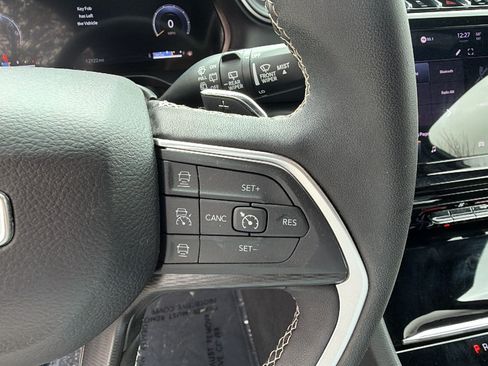 Certified 2024 Jeep Grand Cherokee Laredo AWD/4WD image 28