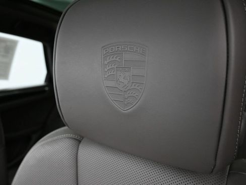 Certified 2025 Porsche Macan AWD/4WD image 11