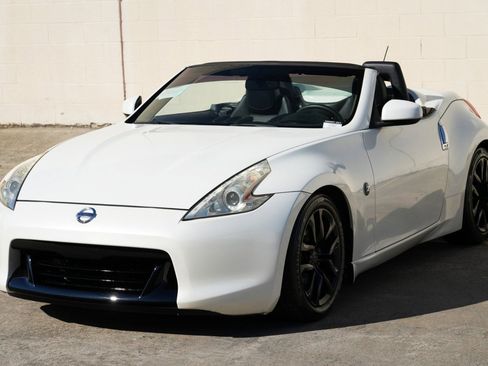 Used 2010 Nissan 370Z Touring RWD image 35